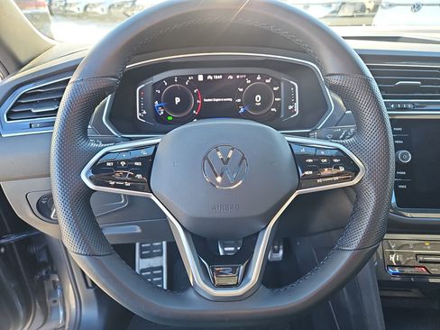 Certified 2022 Volkswagen Tiguan SEL R-Line image 26