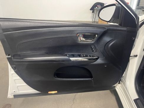 Used 2016 Toyota Avalon Limited image 24
