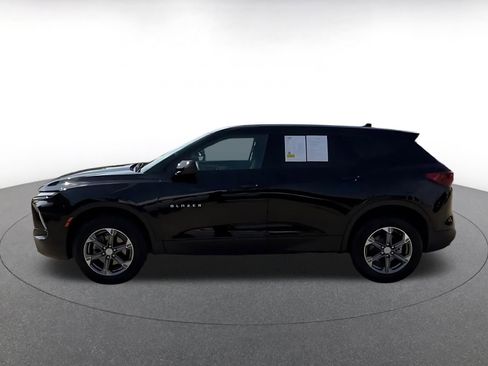 Used 2025 Chevrolet Blazer LT FWD image 9
