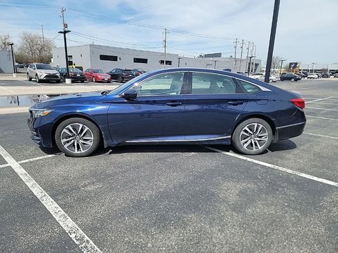 Used 2018 Honda Accord EX image 2