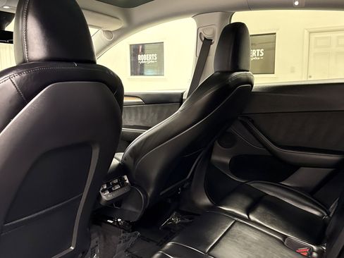 Used 2023 Tesla Model Y Performance image 15