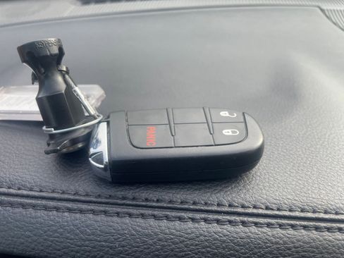 Used 2025 Jeep Compass Latitude image 22