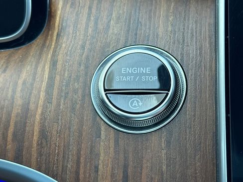 Used 2025 Mercedes-Benz C 300 4MATIC Sedan image 14