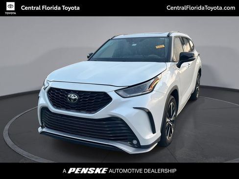 Used 2022 Toyota Highlander XSE FWD image 1