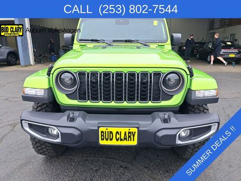 Used 2025 Jeep Gladiator Sport AWD/4WD image 10
