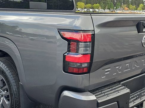 Used 2025 Nissan Frontier SV w/ SV Convenience Package image 41