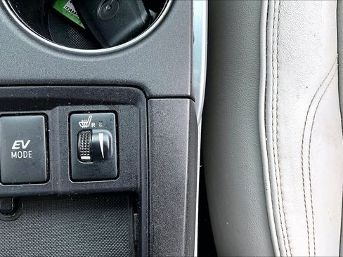 Used 2017 Toyota Camry XLE w/ Convenience Package image 33