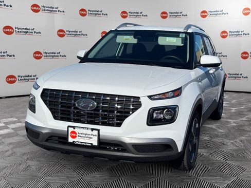 Certified 2025 Hyundai Venue SEL image 3