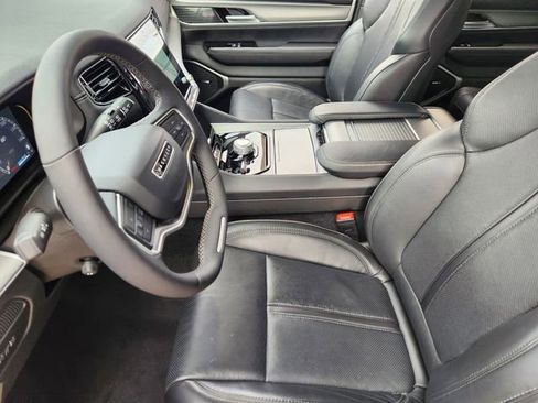 Used 2025 Jeep Wagoneer 4WD image 12