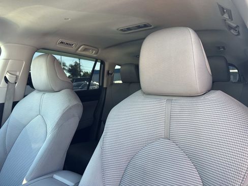 Used 2021 Toyota Highlander L image 21