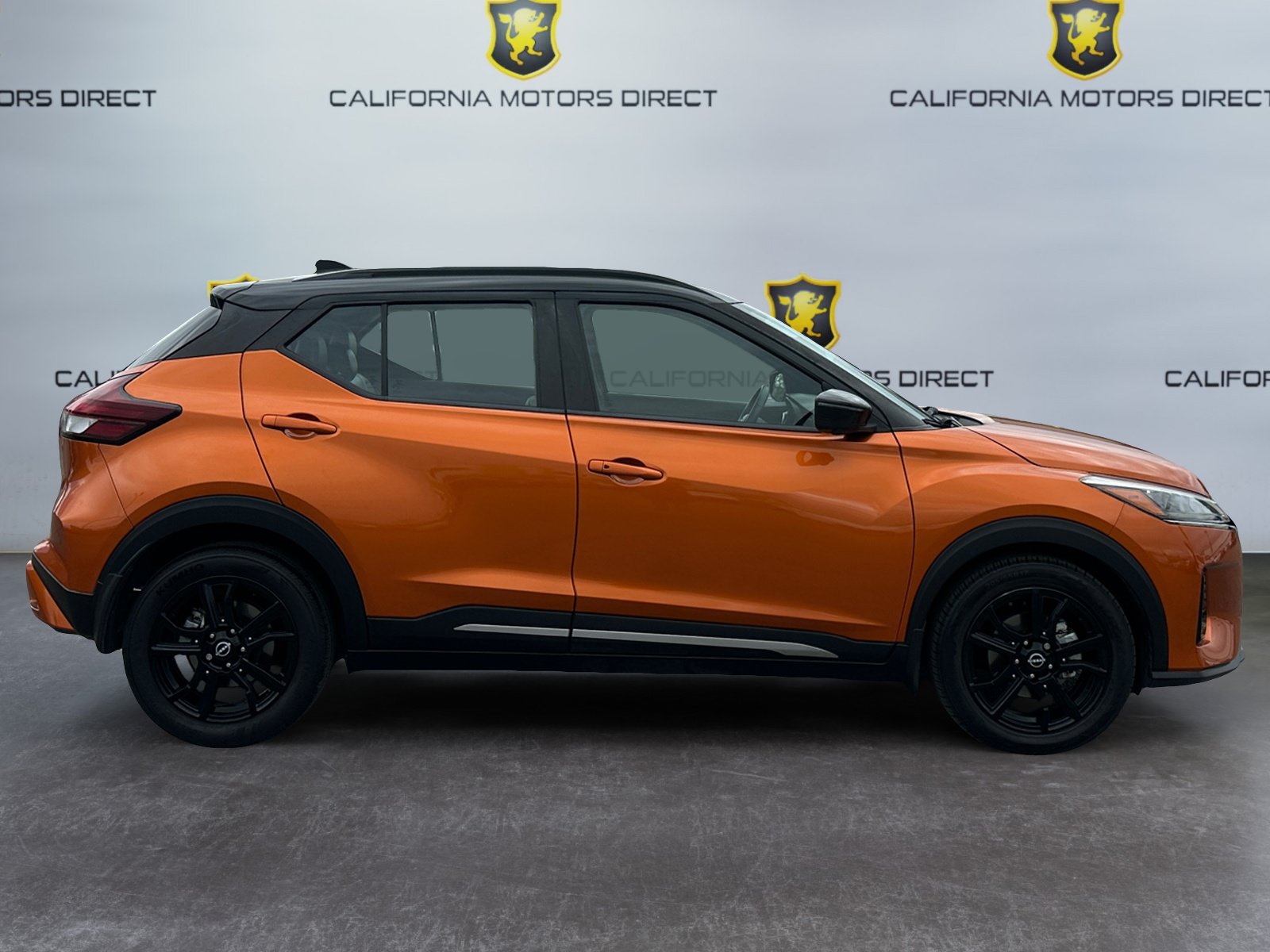 Used 2023 Nissan Kicks SR w/ SR Premium Package FWD image 6