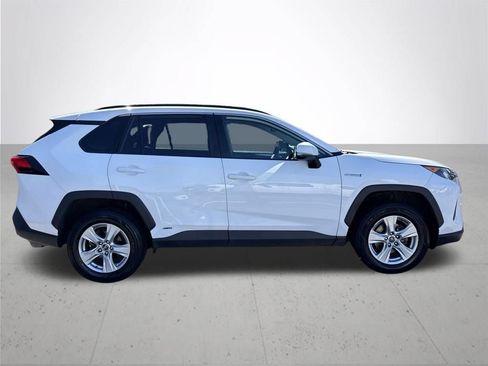 Used 2019 Toyota RAV4 LE w/ Carpet Mat Package AWD/4WD image 5