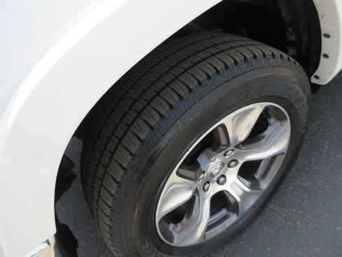 Used 2019 RAM 1500 Laramie AWD/4WD image 14