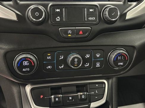 Used 2023 GMC Terrain SLT image 25