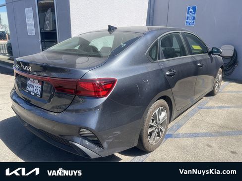 Used 2024 Kia Forte LXS w/ LXS Technology Package FWD image 1