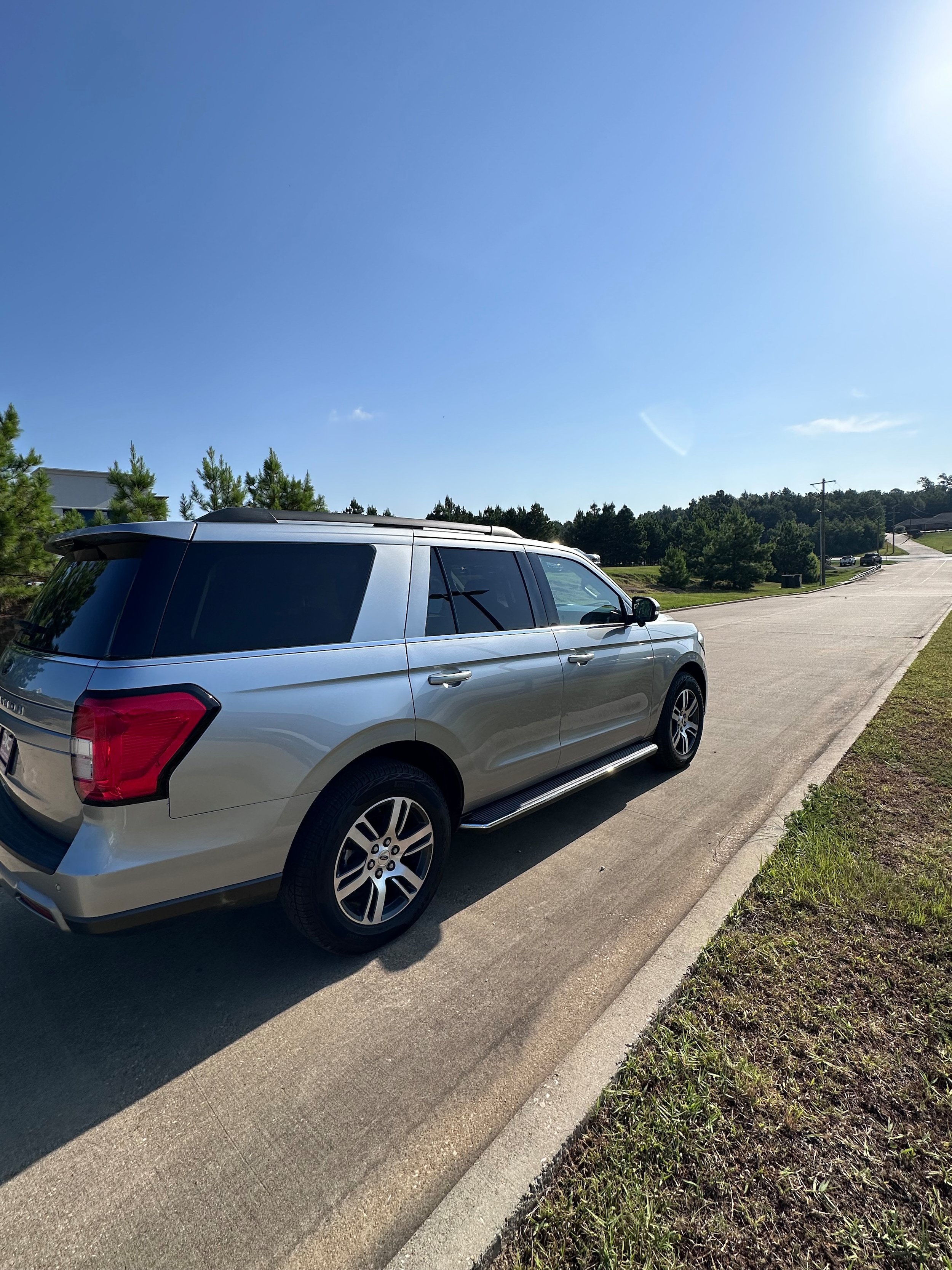 Used 2023 Ford Expedition XLT AWD/4WD image 5