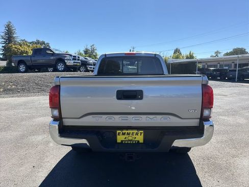 Used 2019 Toyota Tacoma TRD Off-Road w/ TRD Premium Off Road Package AWD/4WD image 4