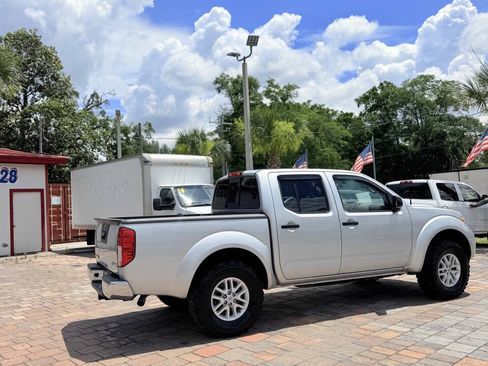 Used 2018 Nissan Frontier SV AWD/4WD image 4