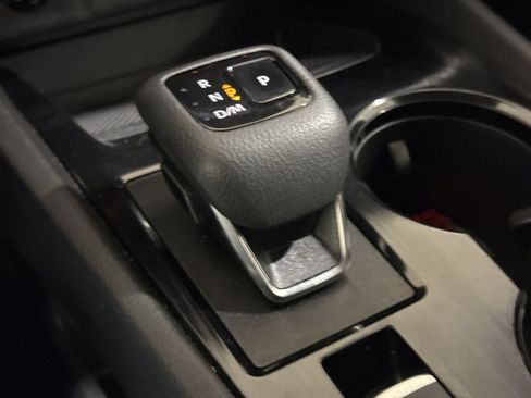 Used 2024 Nissan Rogue S FWD image 17