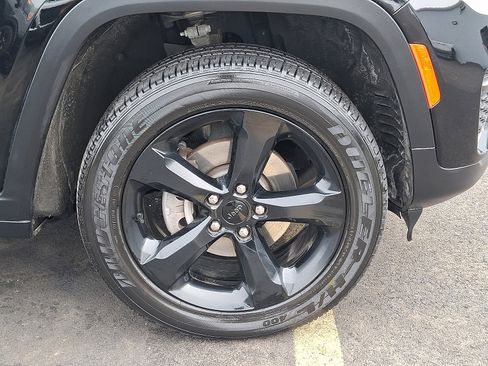 Used 2023 Jeep Grand Cherokee Altitude image 8