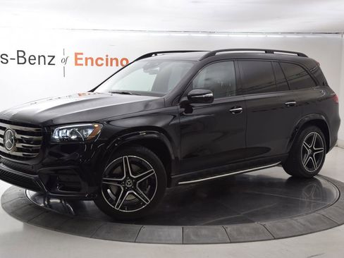 Used 2025 Mercedes-Benz GLS 450 4MATIC image 2