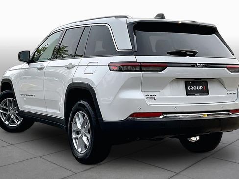 Used 2023 Jeep Grand Cherokee Laredo AWD/4WD image 12