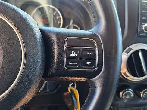 Used 2013 Jeep Wrangler Rubicon w/ PWR Convenience Group AWD/4WD image 31