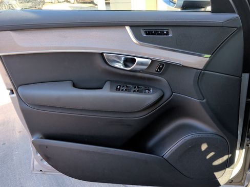 Used 2025 Volvo XC90 B6 Plus image 28