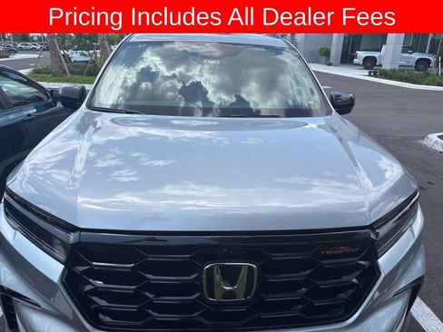 Used 2025 Honda Pilot TrailSport image 3