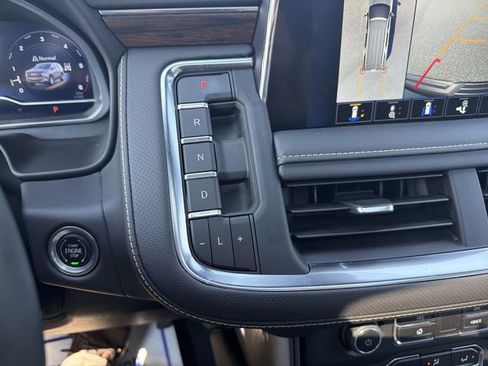 Used 2023 Chevrolet Tahoe Premier w/ Premium Package AWD/4WD image 16