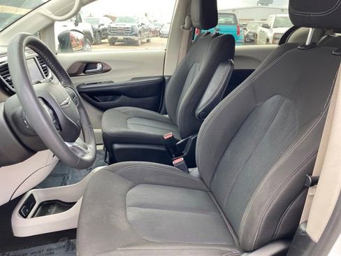 Used 2023 Chrysler Voyager LX FWD image 7