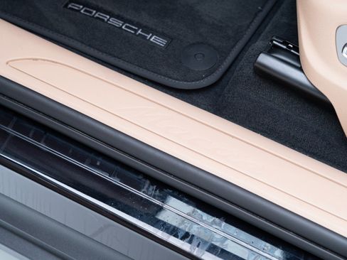 Used 2025 Porsche Macan image 14