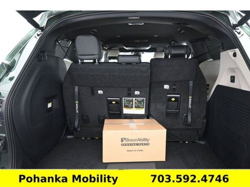 Used 2026 Toyota Sienna Limited FWD image 4