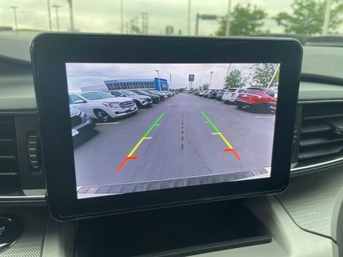 Used 2023 Ford Explorer XLT w/ Equipment Group 202A AWD/4WD image 12