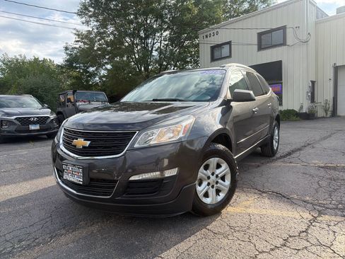 Used 2016 Chevrolet Traverse LS FWD image 1
