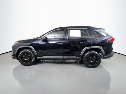 Used 2021 Toyota RAV4 LE image 9