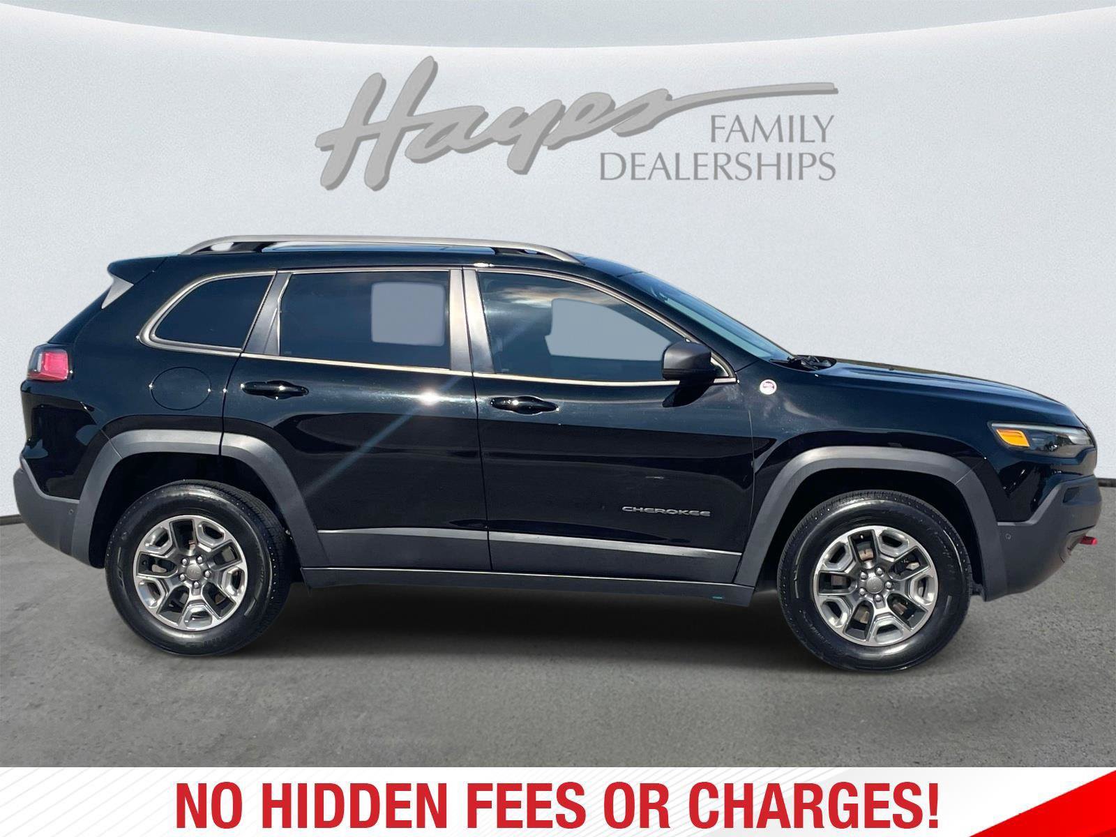 Used 2019 Jeep Cherokee Trailhawk AWD/4WD image 2
