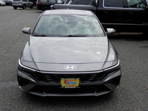 Used 2025 Hyundai Elantra SEL FWD image 3