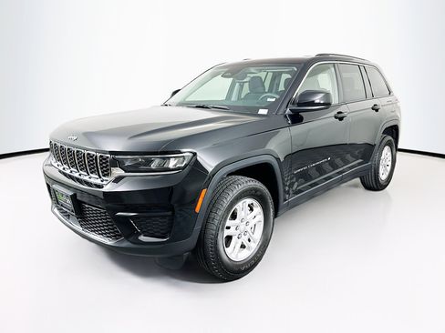 Used 2023 Jeep Grand Cherokee Laredo w/ Luxury Tech Group I image 3
