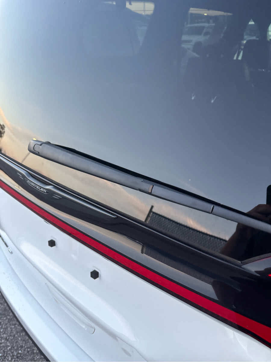 Used 2025 Chrysler Pacifica Limited FWD image 29