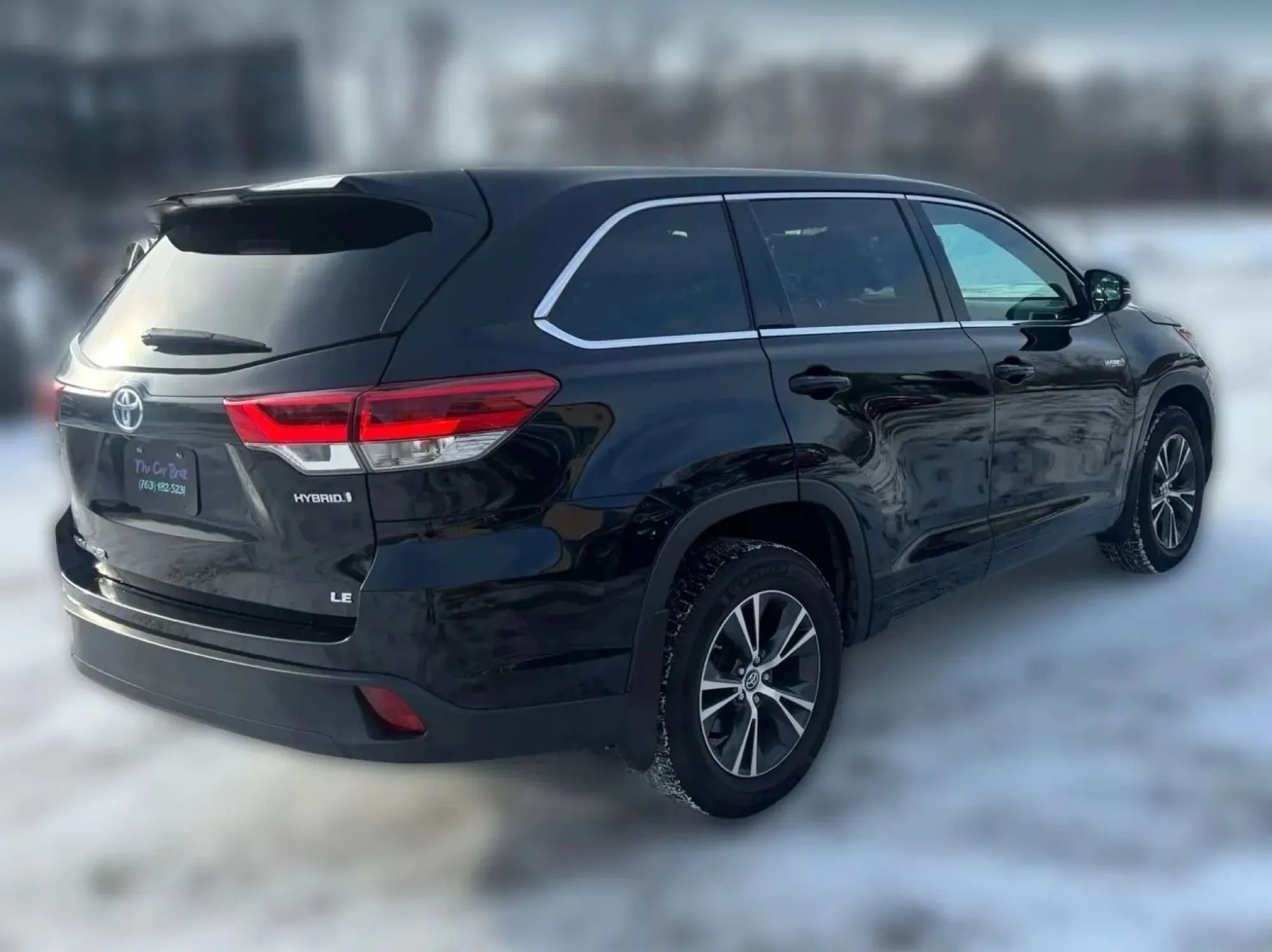 Used 2018 Toyota Highlander LE w/ Carpet Mat Package (TMS) AWD/4WD image 5