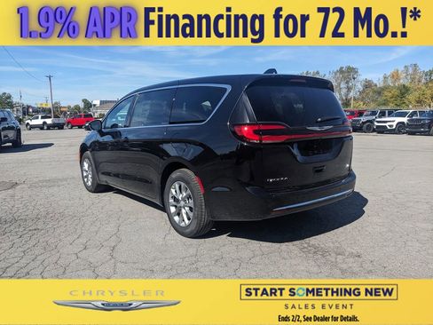 New 2026 Chrysler Pacifica Select image 7