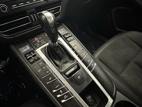 Used 2019 Porsche Macan AWD/4WD image 38