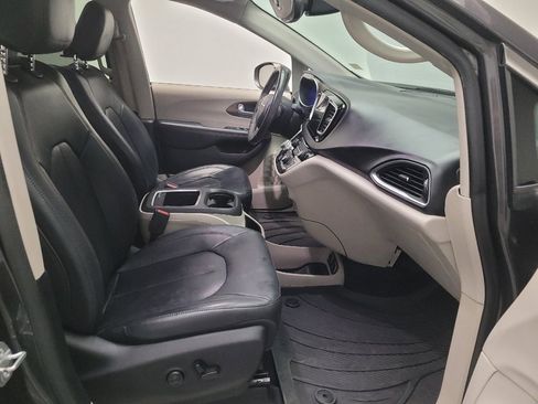 Used 2017 Chrysler Pacifica Touring-L Plus w/ Tire & Wheel Group FWD image 21