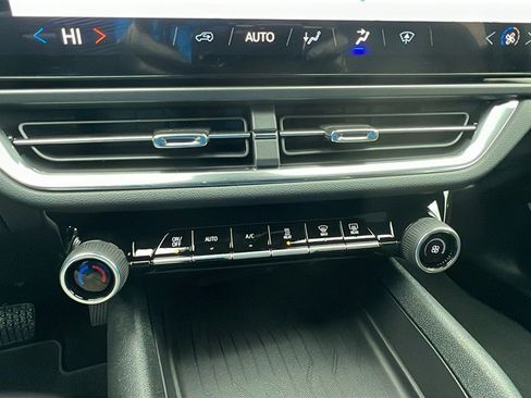 New 2026 Chevrolet Equinox EV LT image 24