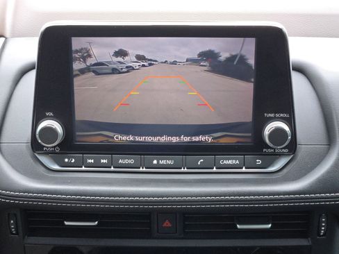 Used 2021 Nissan Rogue S image 17