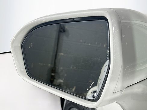 Used 2021 Lincoln Nautilus FWD w/ Equipment Group 101A image 16