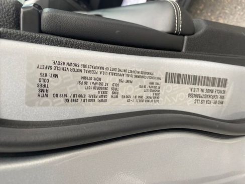 Used 2023 Jeep Grand Cherokee L Laredo image 23