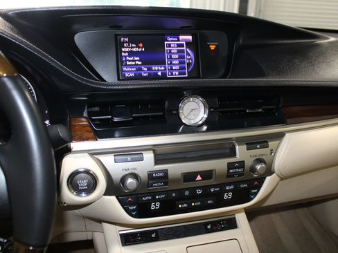 Used 2013 Lexus ES 350 w/ Premium Pkg FWD image 16
