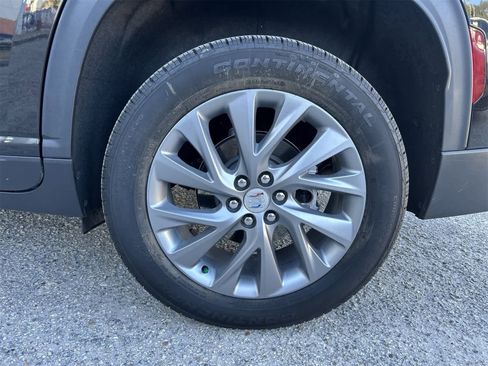 Used 2025 Buick Enclave Preferred image 8